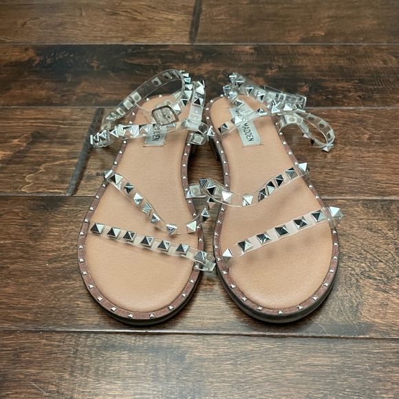 SOLD!!! Steve Madden Travel Sandals - Picture 2 of 9